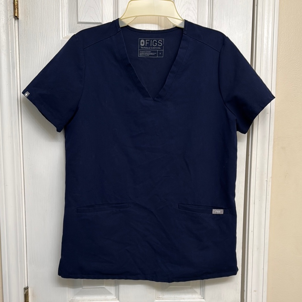 Figs scrub top